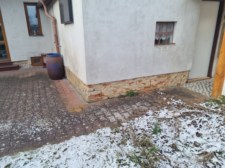 Původní stav přístavku a dvorku. Rekonstrukce koupelny a interiéru bytu Svitavy, Hradec Králové | Pemtrade.cz