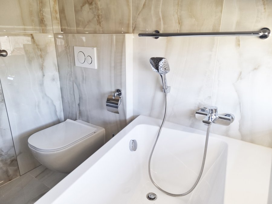 Baterie HERZ LINO vanová nástěnná s držákem ručníků pro maximální komfort - Rekonstrukce koupelny, kuchyně a interiéru bytu Svitavy, Hradec Králové | Pemtrade.cz