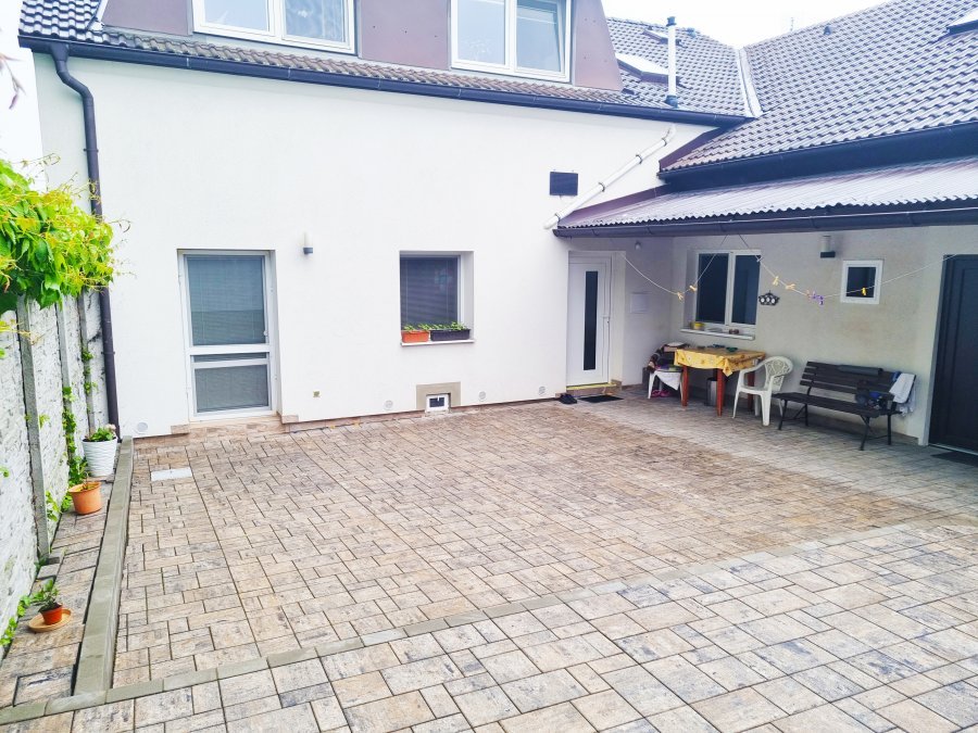 Rekonstrukce dvora 6. Rekonstrukce koupelny, kuchyně a interiéru bytu Svitavy, Hradec Králové | Pemtrade.cz