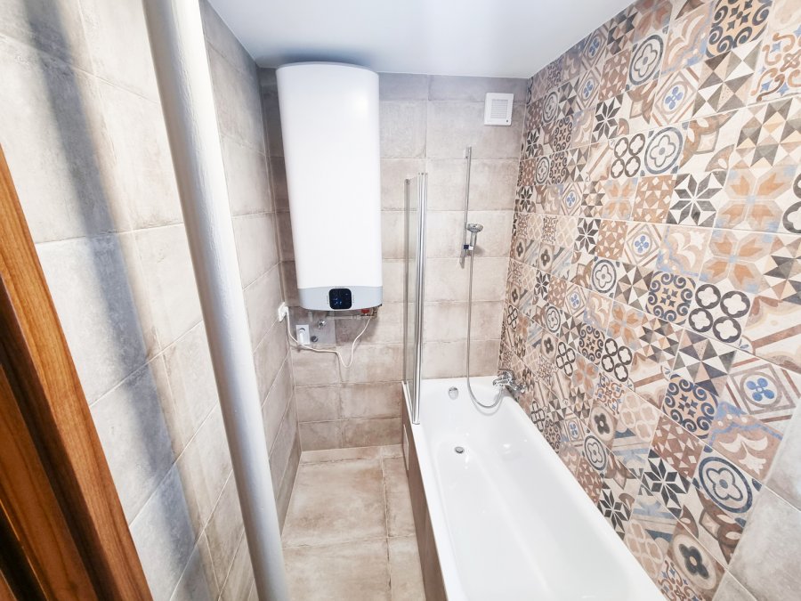 Bojleru Ariston Velis EVO 100. Rekonstrukce koupelny, kuchyně a interiéru bytu Svitavy, Hradec Králové | Pemtrade.cz