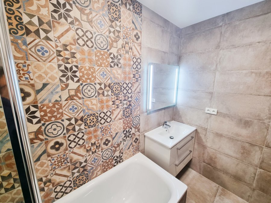 Obklady a dlažba Los Kachlos Cazorla Natural a Yedra. Rekonstrukce koupelny, kuchyně a interiéru bytu Svitavy, Hradec Králové | Pemtrade.cz