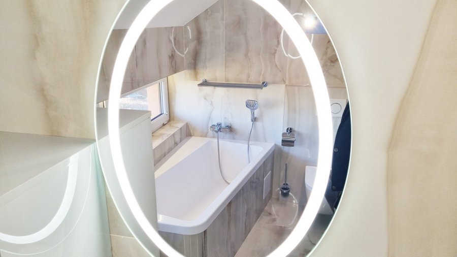 Pohled do koupelny – Rekonstrukce koupelny, kuchyně a interiéru bytu Svitavy, Hradec Králové | Pemtrade.cz