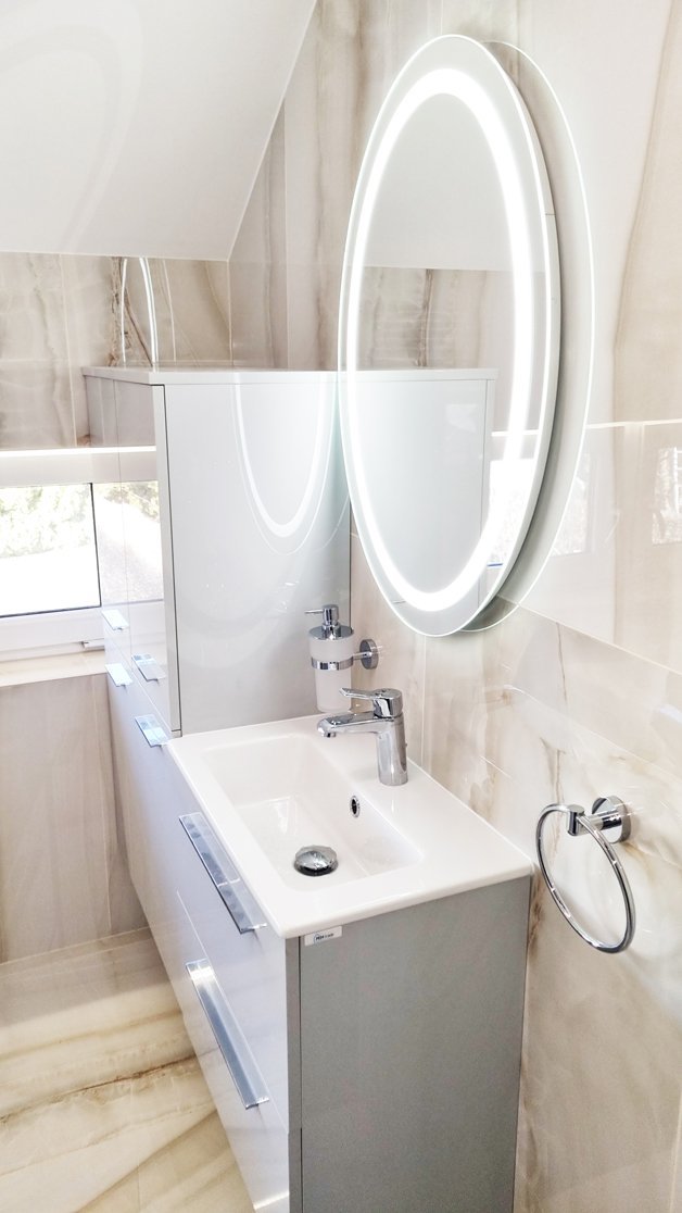 Umyvadlová skříňka Intedoor BOX mini s LED zrcadlem a koupelnovým nábytkem – Rekonstrukce koupelny, kuchyně a interiéru bytu Svitavy, Hradec Králové | Pemtrade.cz